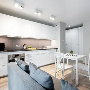 Metro Wilanowska Aparts Apartment Warsaw