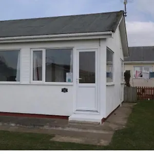 Captivating 2-bed Chalet Bessingby