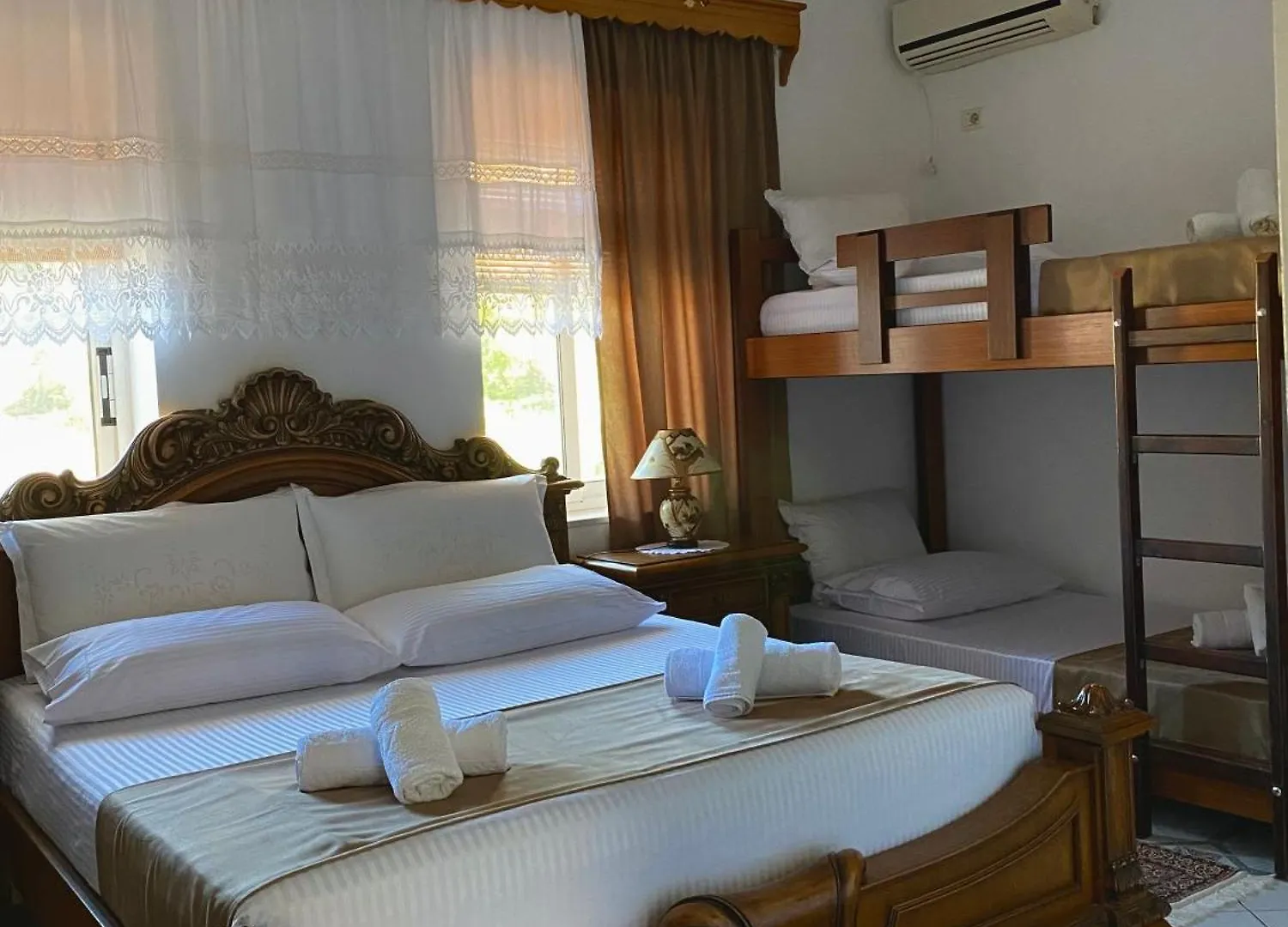 Yuri Guest House Gjirokastër Appartamento